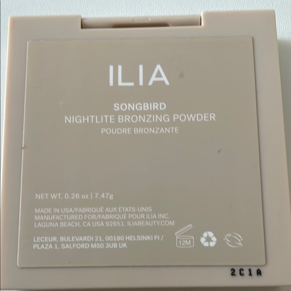 ILIA powder Compact - Picture 3 of 3